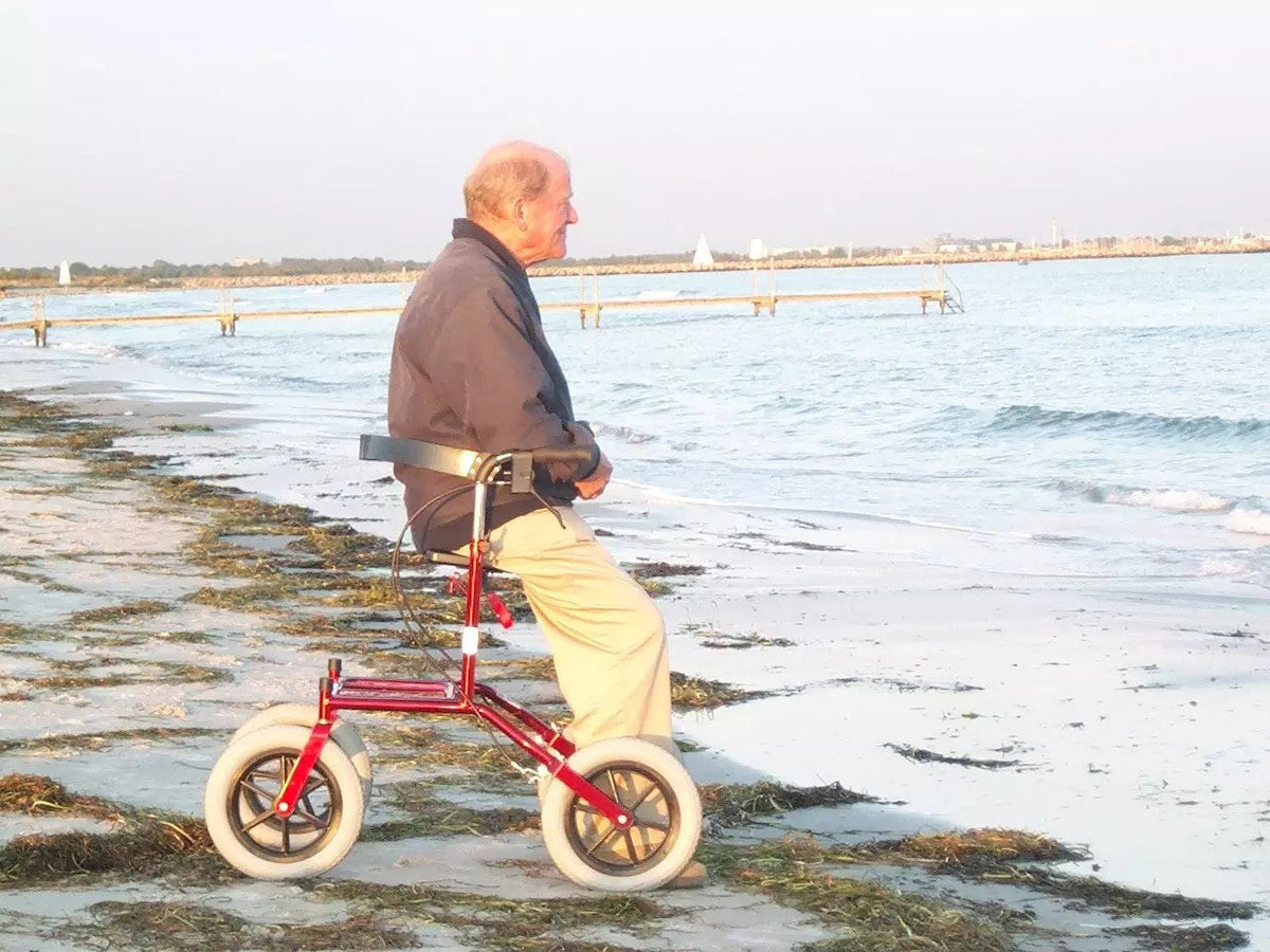 Carl-Oskar Outdoor-Rollator mit luftgefüllten Gummirädern