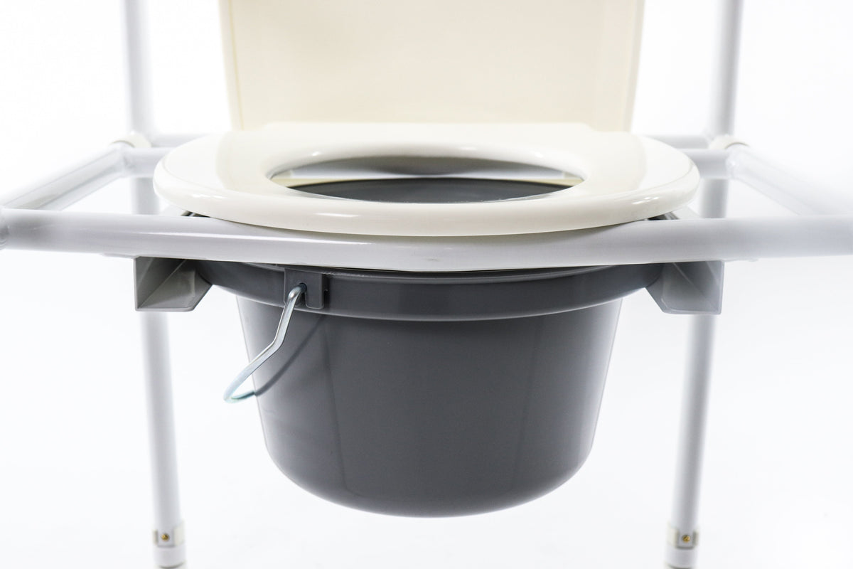 Faltbarer Toilettenstuhl mit Bettpfanne
