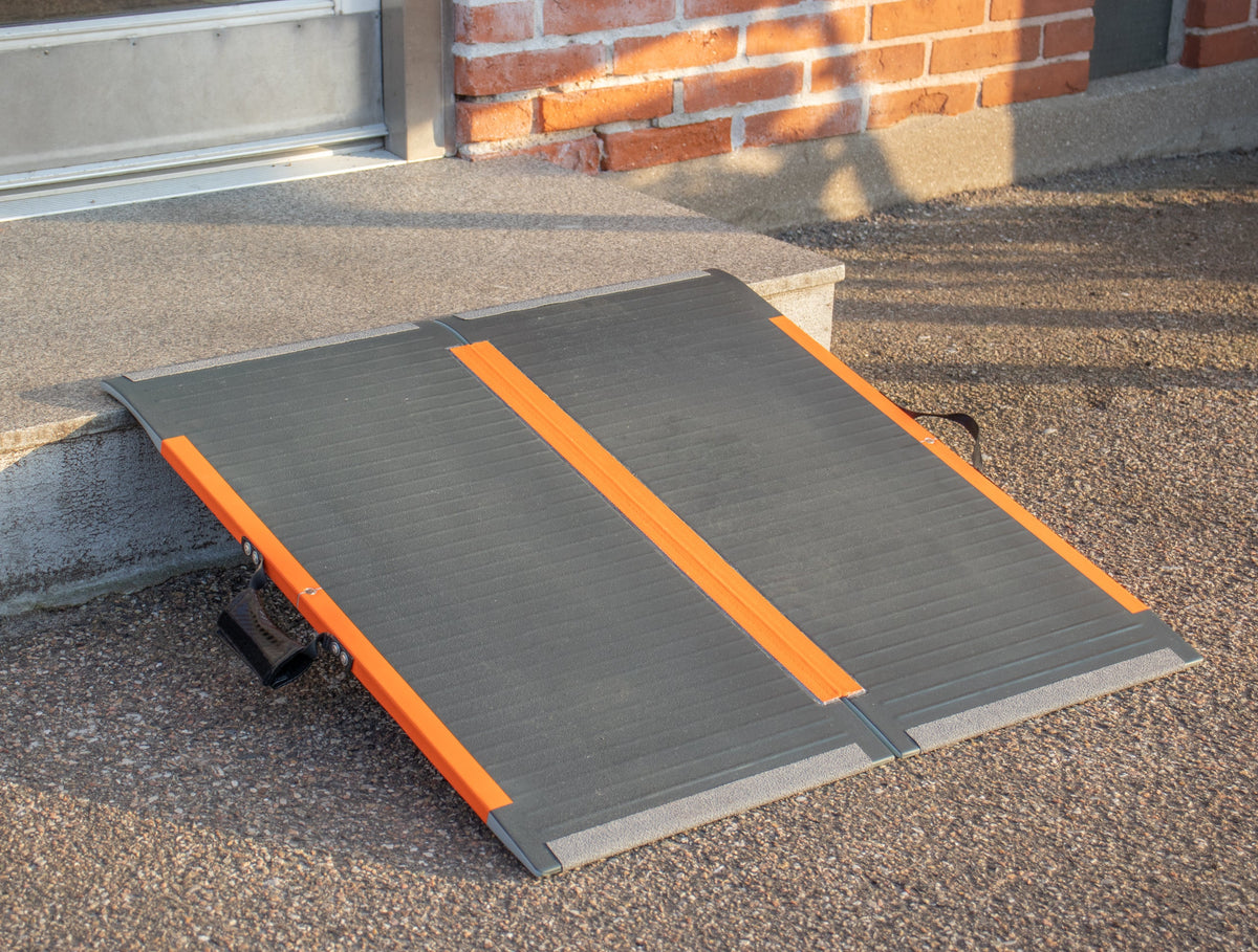 Rollstuhlrampe aus Kohlefaser, 82 cm.