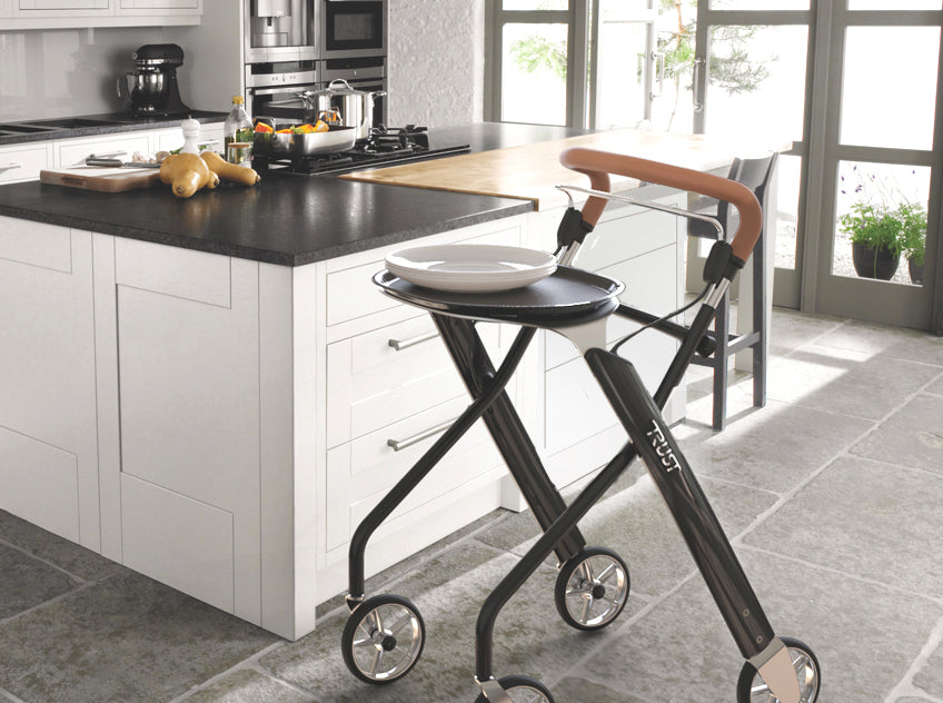 TrustCare Let's Dream Indoor-Rollator mit Tablett und Stoffkorb