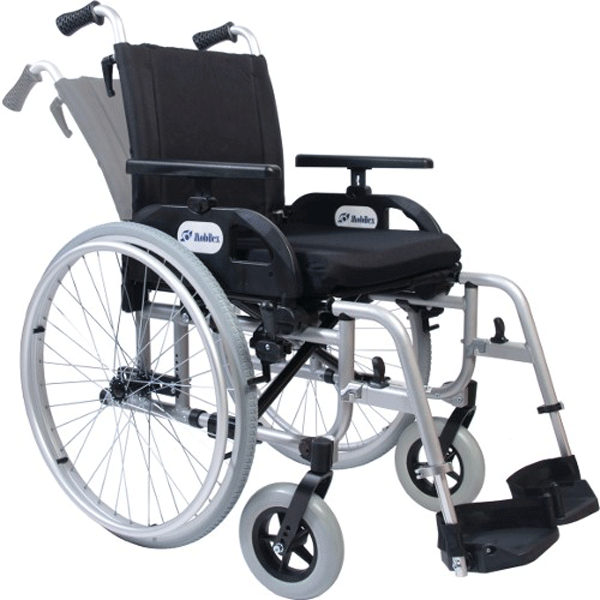 Leichter Rollstuhl mit geneigter Rückenlehne, Modell Barracuda