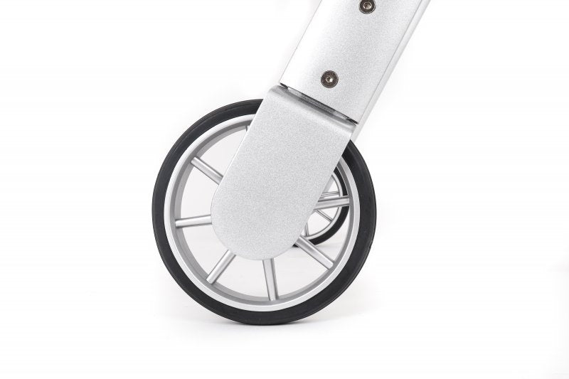 TrustCare 'Let's Go' Indoor-Rollator mit Tablett und Stoffkorb.